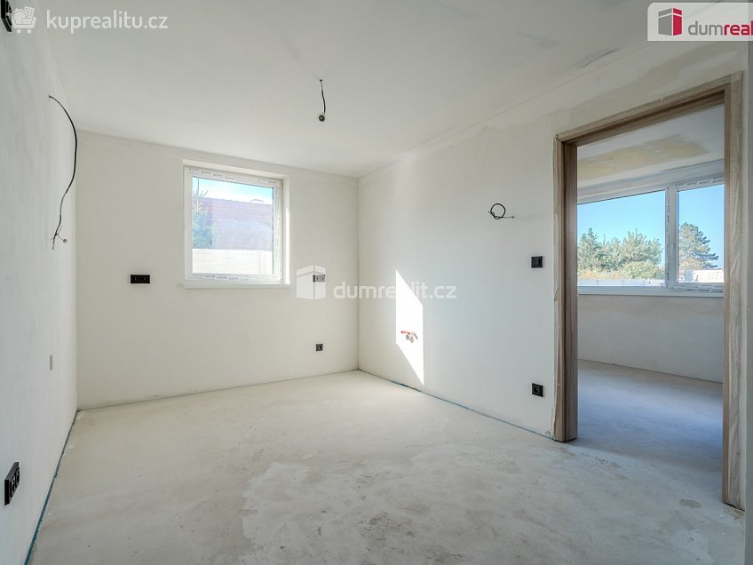 Prodej  rodinného domu 460 m^2 Vetelská, Vědomice 