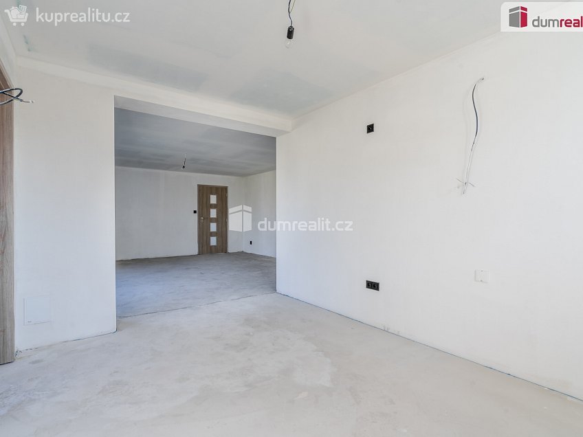 Prodej  rodinného domu 460 m^2 Vetelská, Vědomice 