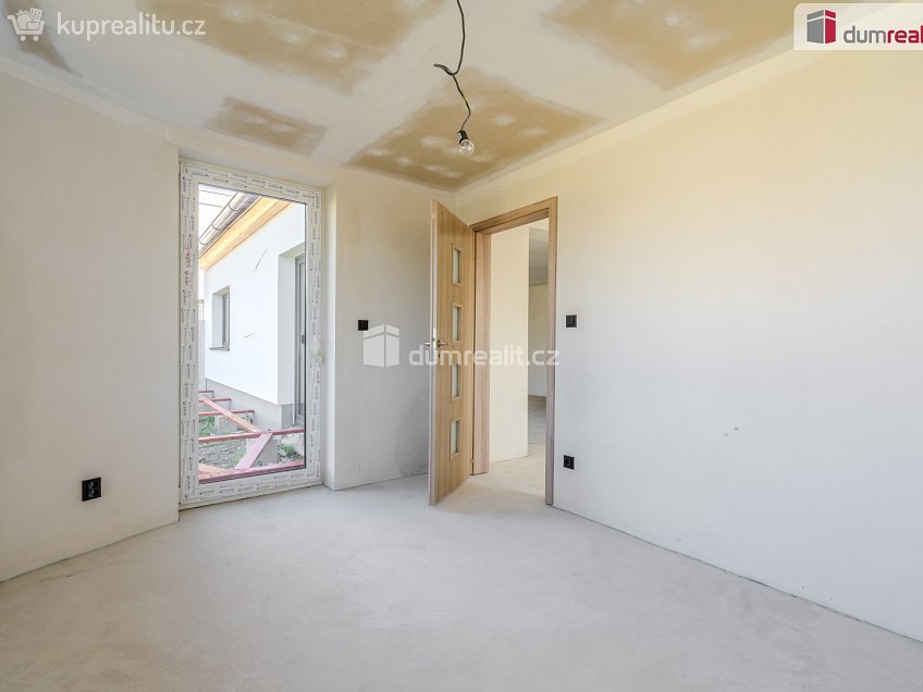 Prodej  rodinného domu 460 m^2 Vetelská, Vědomice 