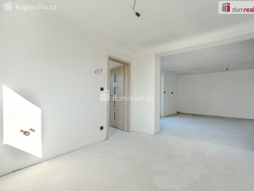 Prodej  rodinného domu 460 m^2 Vetelská, Vědomice 