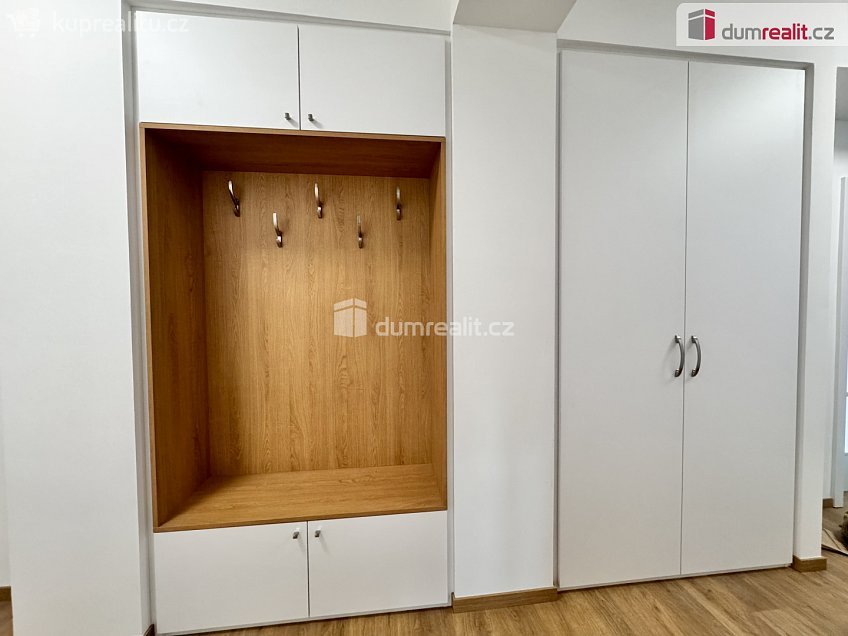 Pronájem bytu 4+1 103 m^2 Valtínovská, Praha 4 