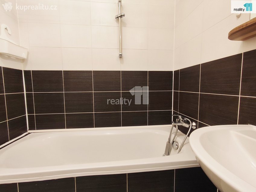 Pronájem bytu 2+kk 51 m^2 Zakšínská, Praha 9 