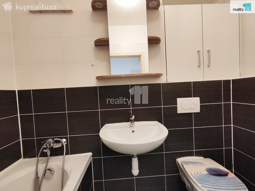 Pronájem bytu 2+kk 51 m^2 Zakšínská, Praha 9 