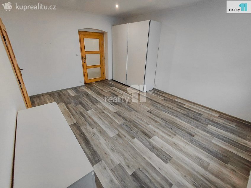 Prodej bytu 2+1 75 m^2 Májová, Cheb 