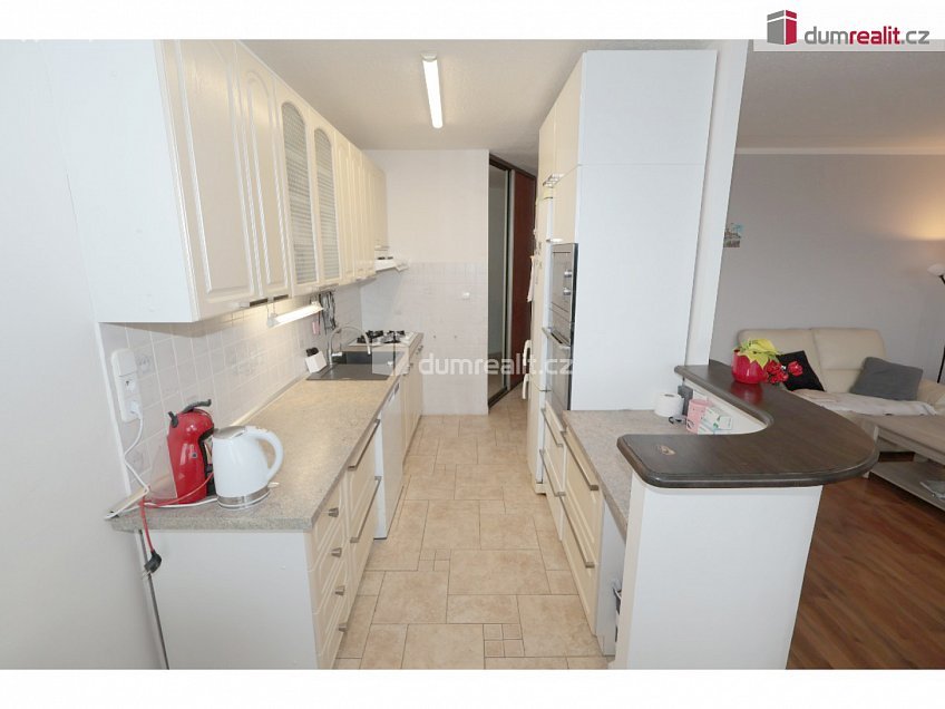 Pronájem bytu 3+kk 78 m^2 Frostova, Praha-Petrovice 