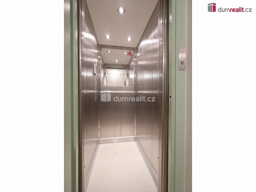 Pronájem bytu 3+kk 78 m^2 Frostova, Praha-Petrovice 