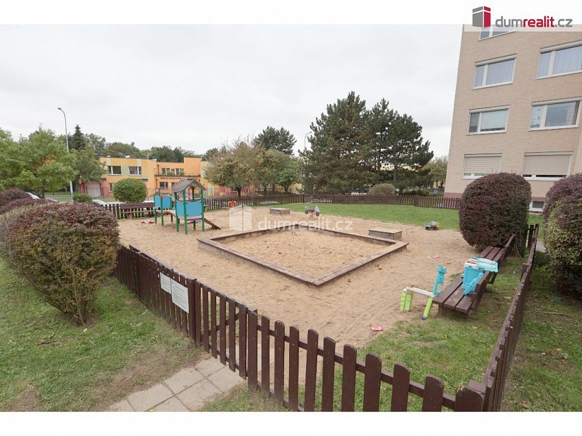 Pronájem bytu 3+kk 78 m^2 Frostova, Praha-Petrovice 