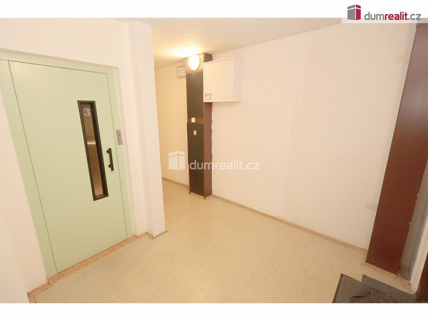 Pronájem bytu 3+kk 78 m^2 Frostova, Praha-Petrovice 