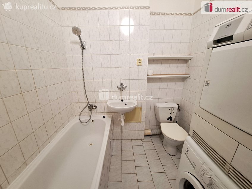 Pronájem bytu 1+kk 37 m^2 Varšavská, Ústí nad Labem 
