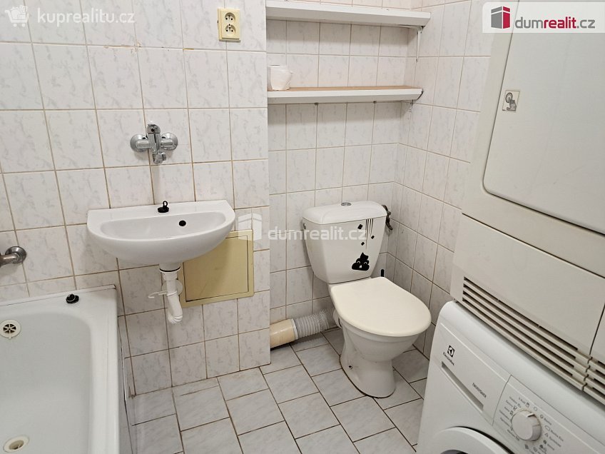 Pronájem bytu 1+kk 37 m^2 Varšavská, Ústí nad Labem 