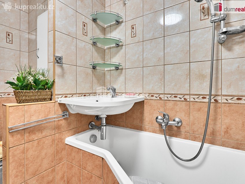 Prodej bytu 3+1 60 m^2 Gagarinova, Karlovy Vary 