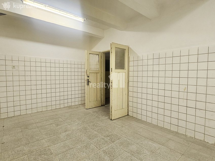 Pronájem  obchodních prostor 160 m^2 9. května, Chvaletice 