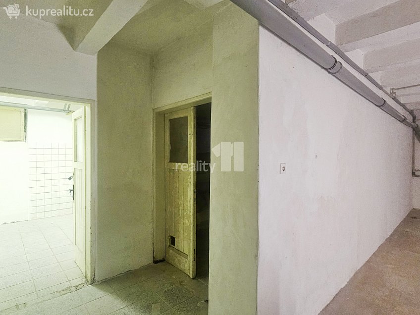 Pronájem  obchodních prostor 160 m^2 9. května, Chvaletice 