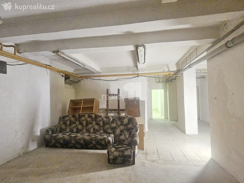 Pronájem  obchodních prostor 160 m^2 9. května, Chvaletice 