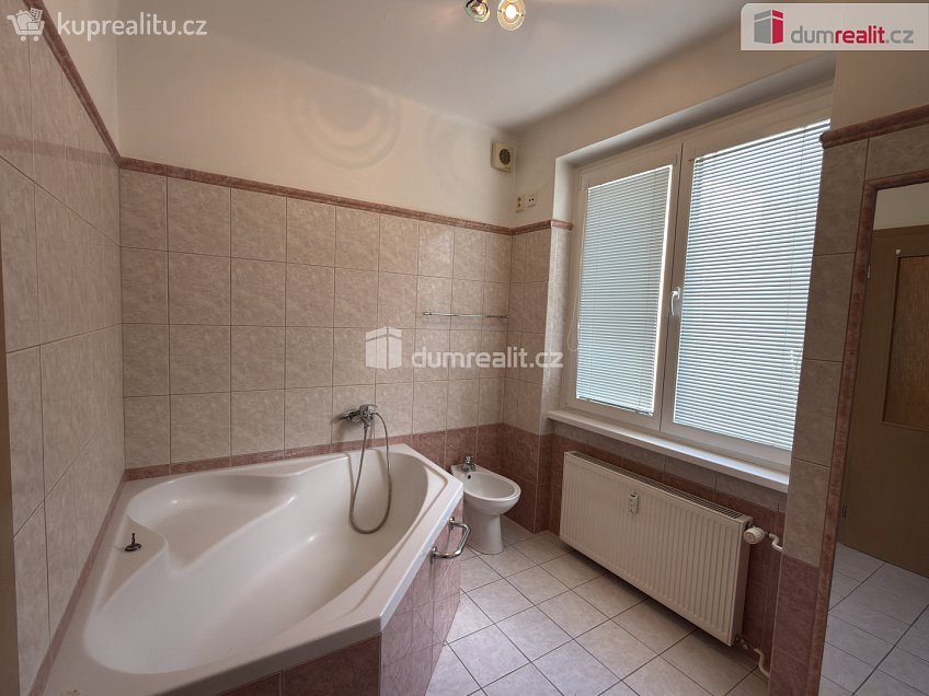 Pronájem bytu 1+kk 44 m^2 Velká Hradební, Ústí nad Labem 