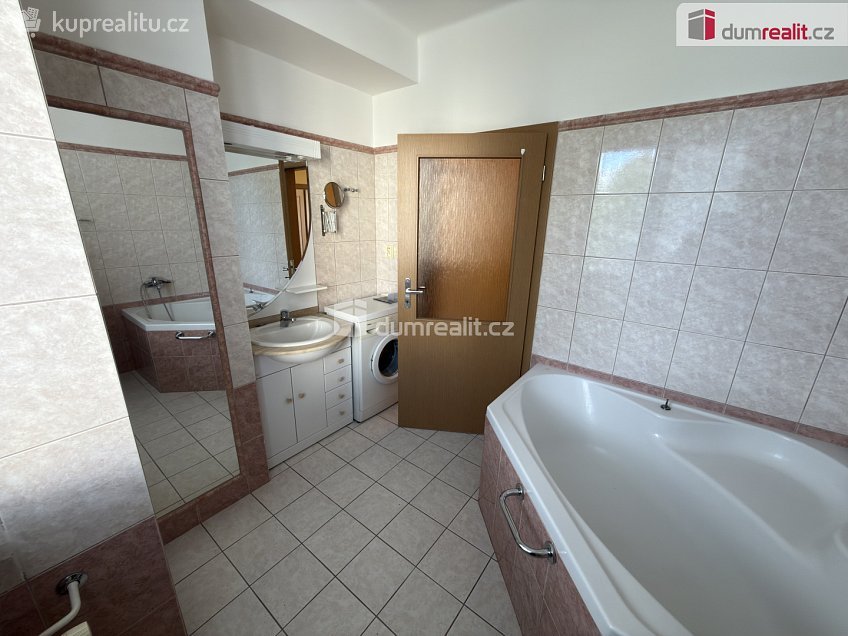Pronájem bytu 1+kk 44 m^2 Velká Hradební, Ústí nad Labem 