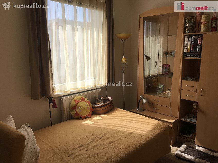 Pronájem bytu 1+kk 33 m^2 Bryksova, Praha 14 