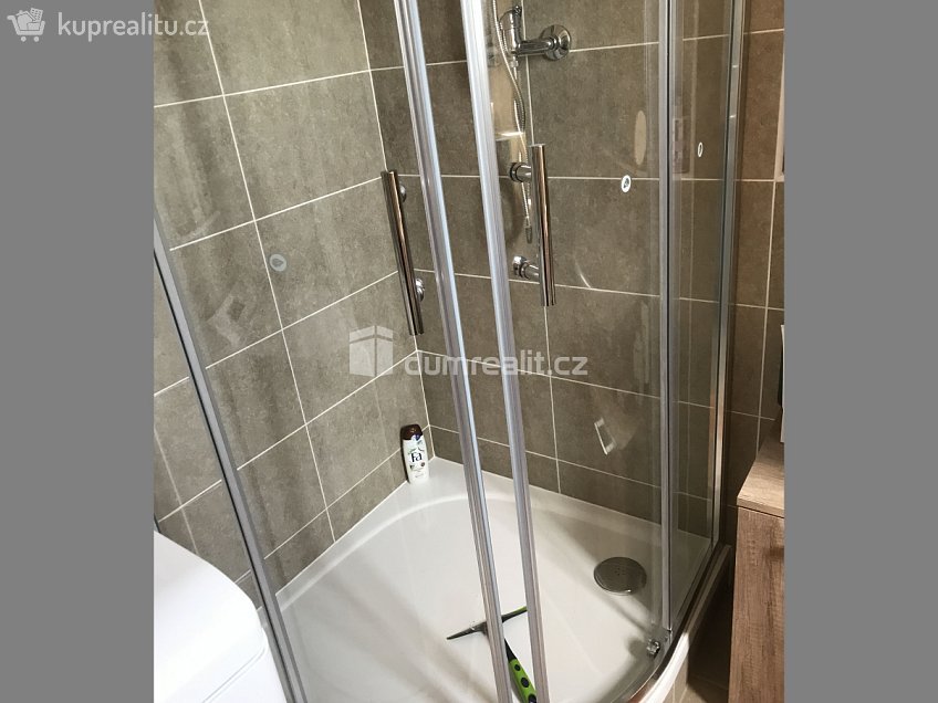 Pronájem bytu 1+kk 33 m^2 Bryksova, Praha 14 