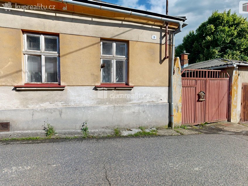 Prodej  rodinného domu 170 m^2 Hřbitovní, Budišov nad Budišovkou 