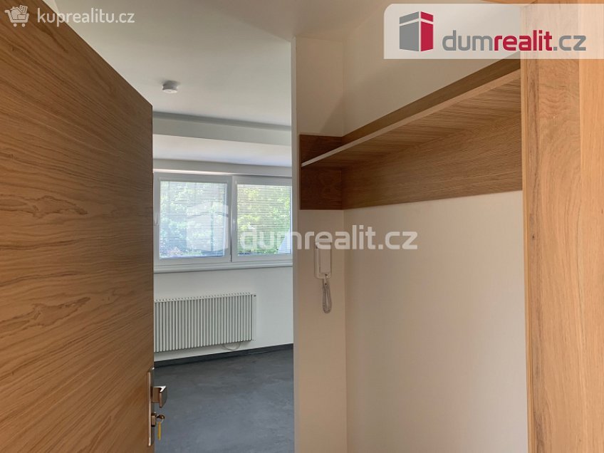 Pronájem bytu 1+kk 38 m^2 Obecní dvůr, Kolín 