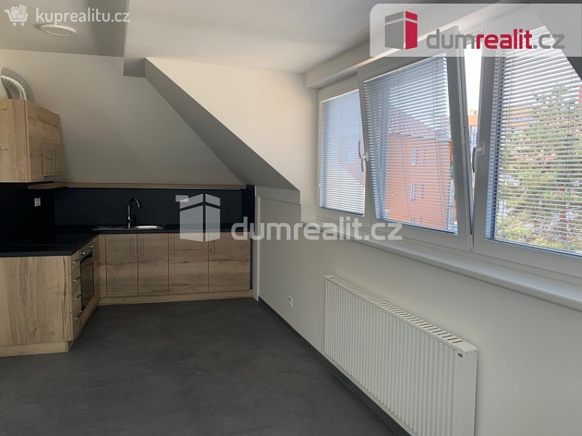 Pronájem bytu 1+kk 38 m^2 Obecní dvůr, Kolín 