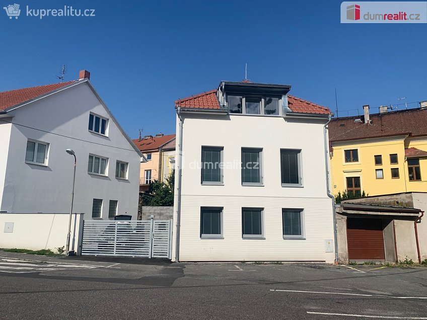 Pronájem bytu 1+kk 38 m^2 Obecní dvůr, Kolín 