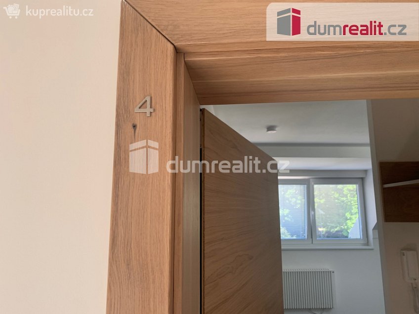 Pronájem bytu 1+kk 38 m^2 Obecní dvůr, Kolín 
