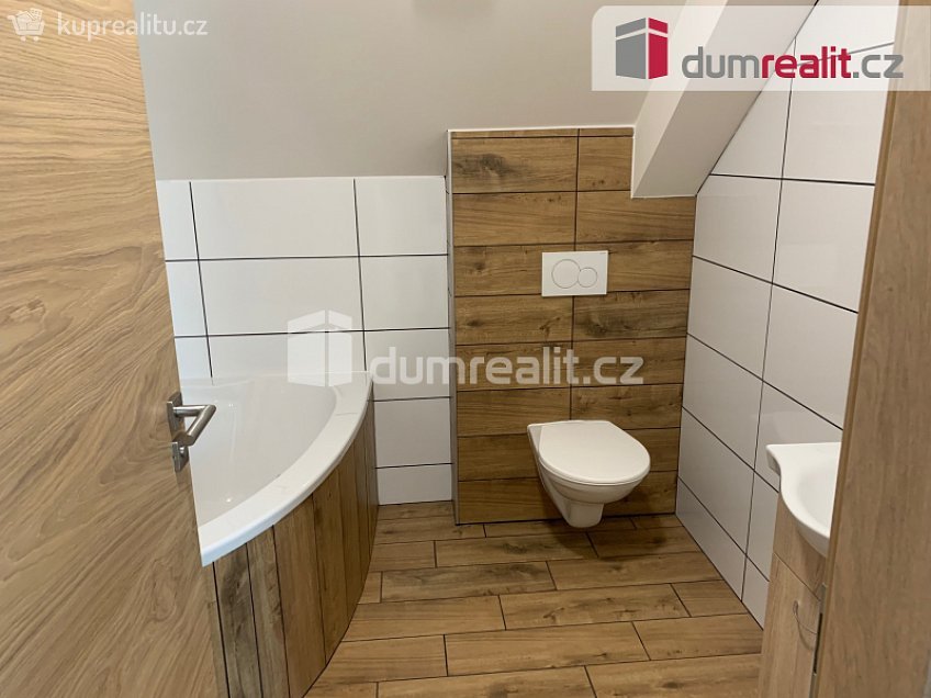 Pronájem bytu 1+kk 38 m^2 Obecní dvůr, Kolín 