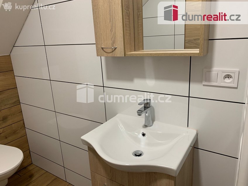 Pronájem bytu 1+kk 38 m^2 Obecní dvůr, Kolín 