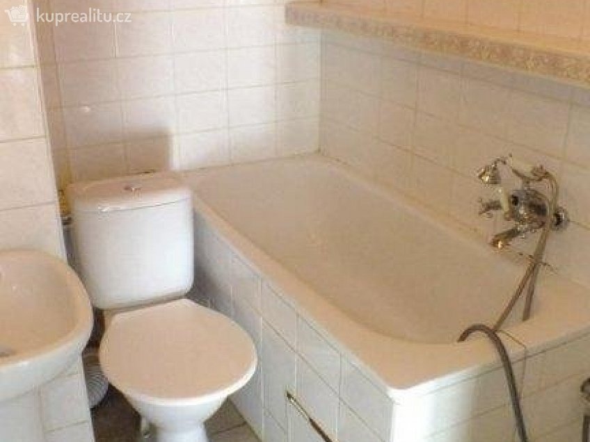 Pronájem bytu 1+1 32 m^2 náměstí Svobody, Znojmo 