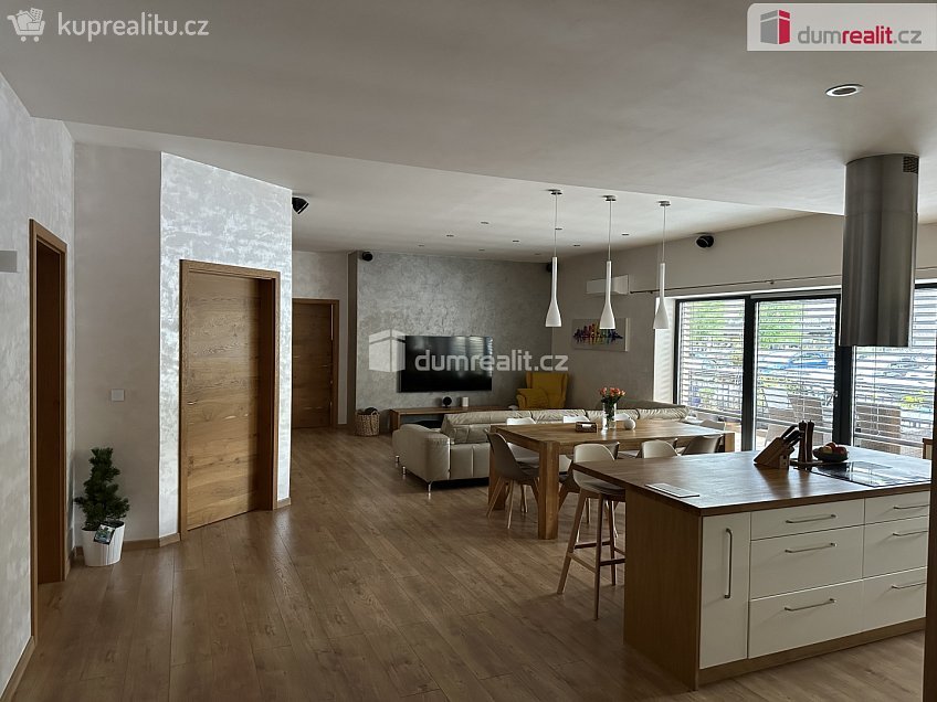 Prodej  rodinného domu 229 m^2 Dobrovského, Děčín 