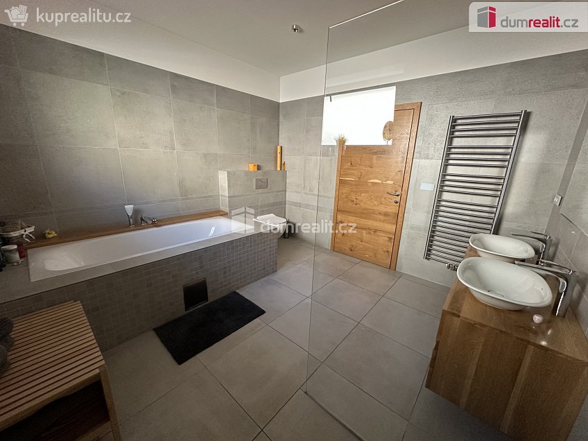 Prodej  rodinného domu 229 m^2 Dobrovského, Děčín 