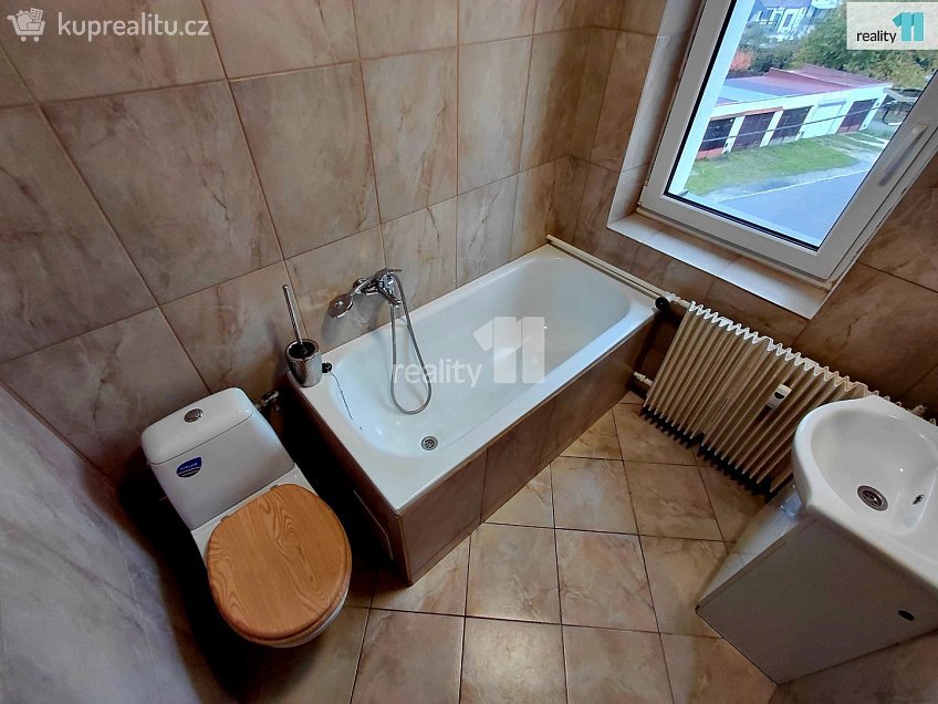 Pronájem bytu 2+1 54 m^2 Hlávkova, Aš 