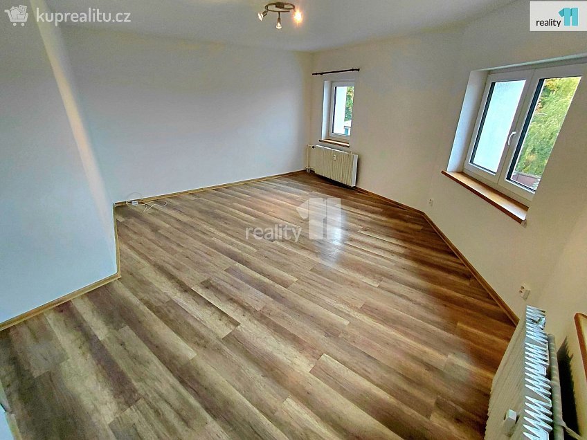 Pronájem bytu 2+1 54 m^2 Hlávkova, Aš 