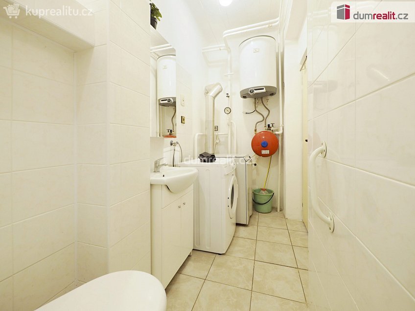 Prodej  rodinného domu 127 m^2 Bří Čapků, Neratovice 