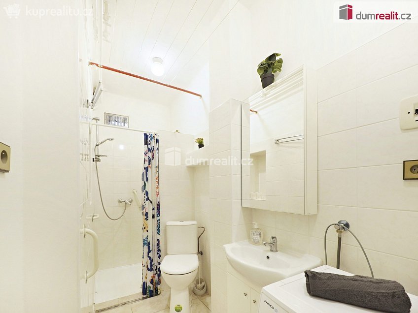 Prodej  rodinného domu 127 m^2 Bří Čapků, Neratovice 