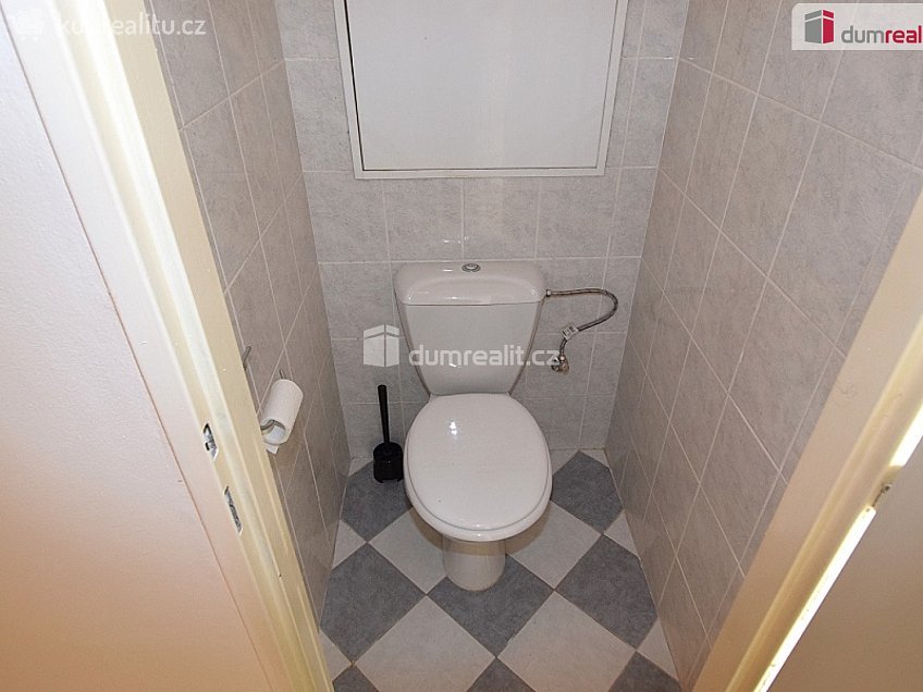 Pronájem bytu 1+1 38 m^2 Okořská, Praha 8 