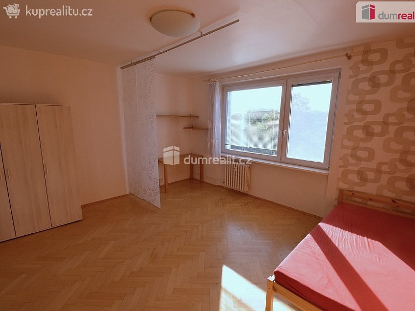 Pronájem bytu 1+1 38 m^2 Okořská, Praha 8 