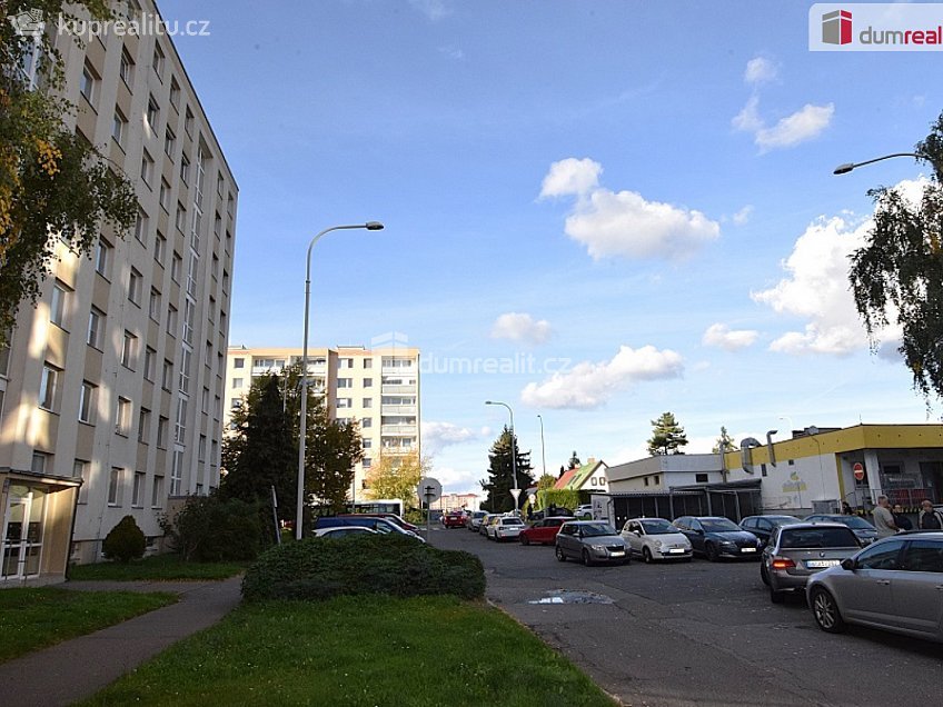 Pronájem bytu 1+1 38 m^2 Okořská, Praha 8 