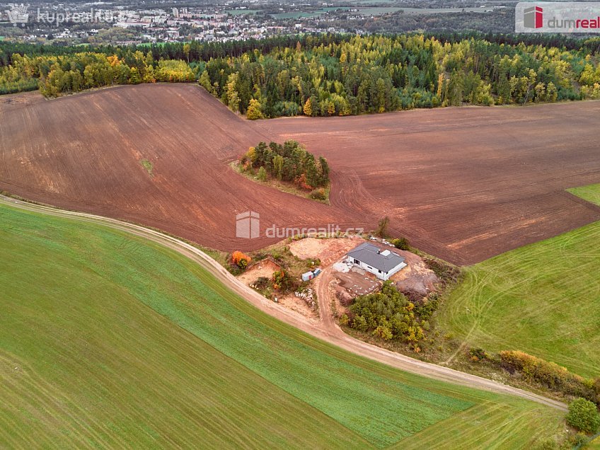 Prodej  stavebního pozemku 1427 m^2 Nová Role, Nová Role 