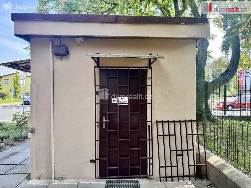 Pronájem  obchodních prostor 17 m^2 Chodovická, Praha 20 