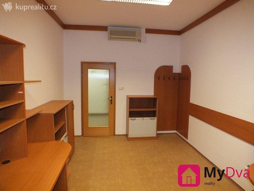 Pronájem  kanceláře 18 m^2 Hakenova, Znojmo 