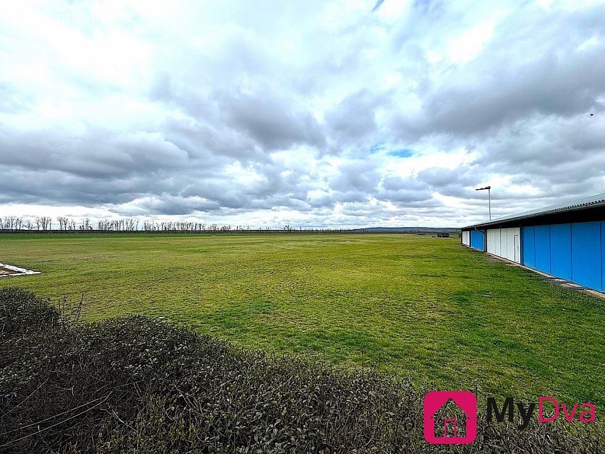 Pronájem  garáže 40 m^2 K Letišti, Znojmo 