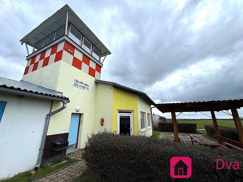 Pronájem  garáže 40 m^2 K Letišti, Znojmo 