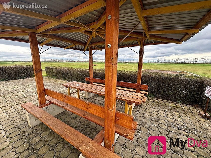 Pronájem  garáže 40 m^2 K Letišti, Znojmo 