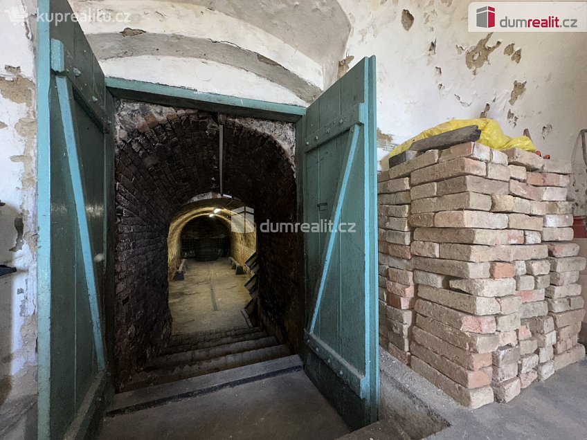 Prodej  garáže 61 m^2 Vinařská, Čejkovice 