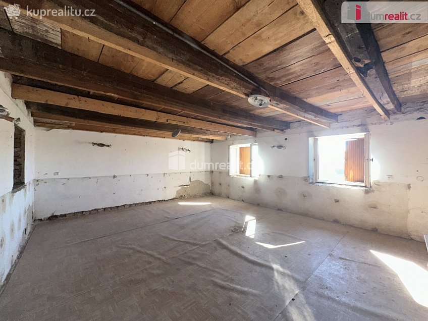 Prodej  garáže 61 m^2 Vinařská, Čejkovice 