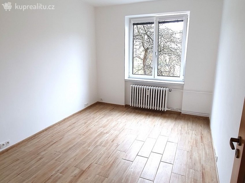 Pronájem bytu 2+1 56 m^2 Smetanova, Znojmo 