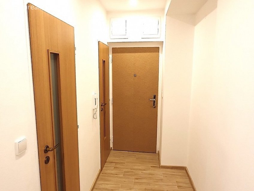 Pronájem bytu 2+1 56 m^2 Smetanova, Znojmo 