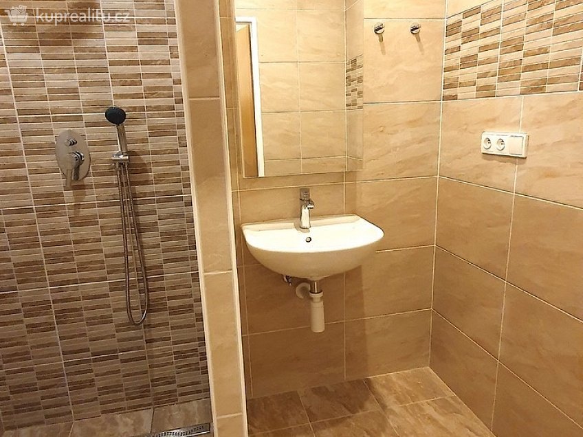 Pronájem bytu 2+1 56 m^2 Smetanova, Znojmo 